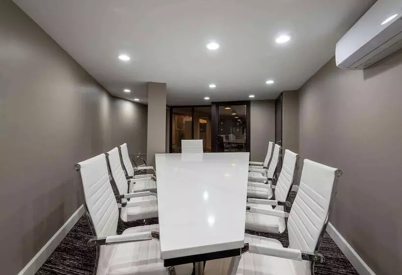 Wyndham Lancaster Resort And Convention Center