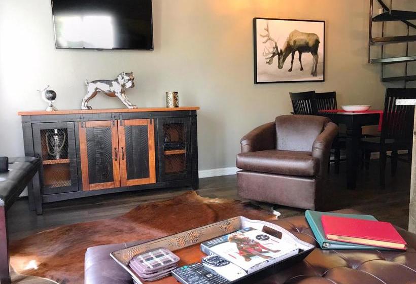 هتل Breck Creekside At Wildwood Suites