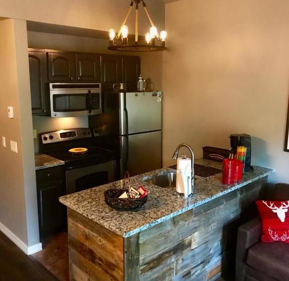 هتل Breck Creekside At Wildwood Suites