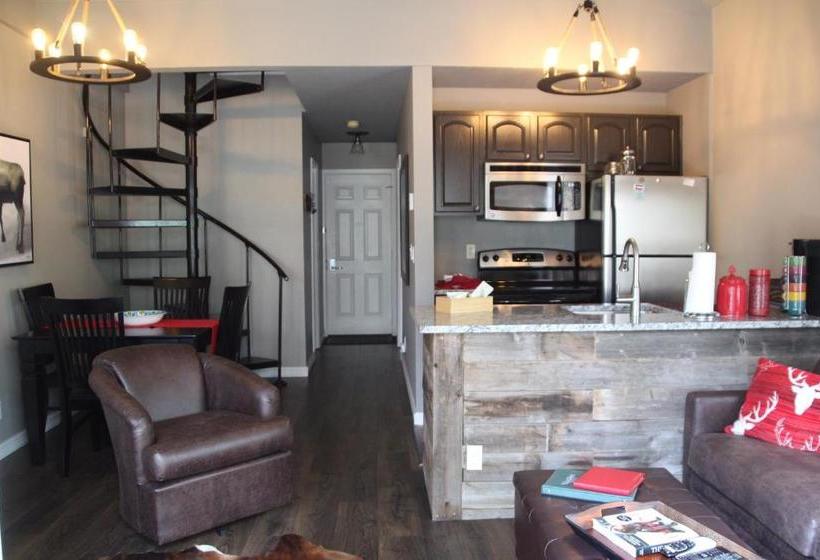 هتل Breck Creekside At Wildwood Suites