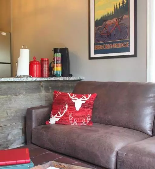 בית מלון כפרי Breck Creekside At Wildwood Suites