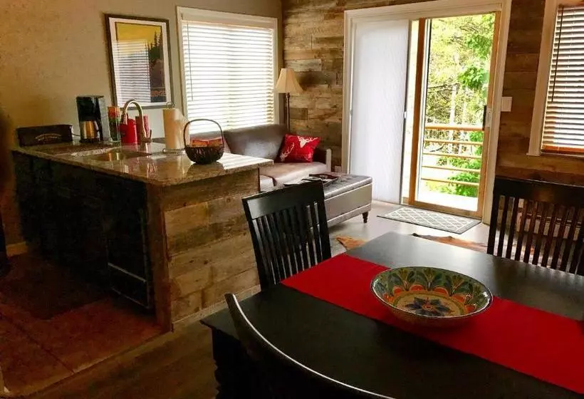 בית מלון כפרי Breck Creekside At Wildwood Suites