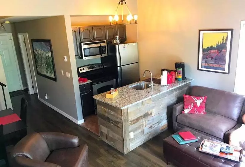 בית מלון כפרי Breck Creekside At Wildwood Suites