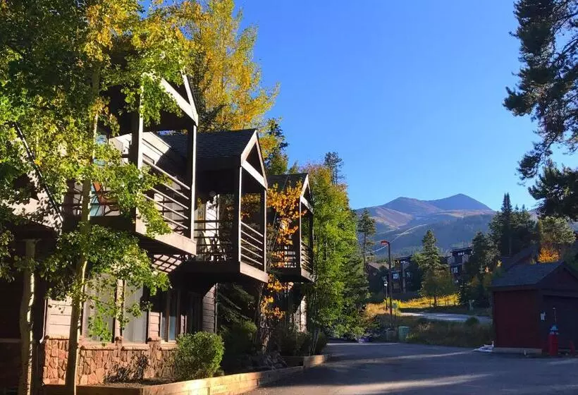 בית מלון כפרי Breck Creekside At Wildwood Suites