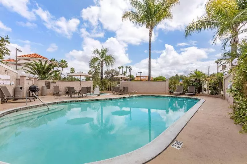 ホテル Comfort Inn Escondido San Diego North County