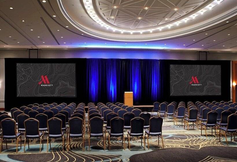 هتل Detroit Marriott At The Renaissance Center