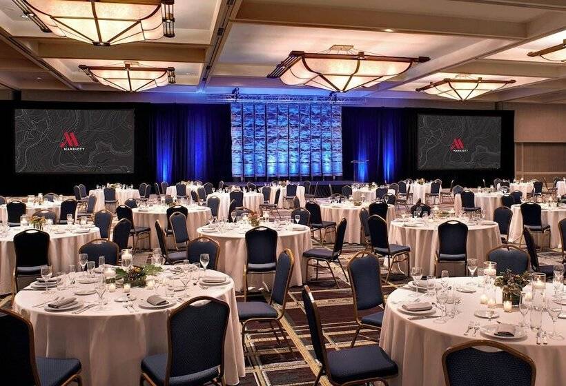 هتل Detroit Marriott At The Renaissance Center