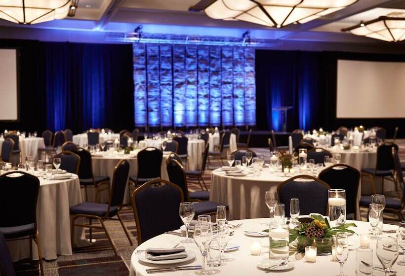 هتل Detroit Marriott At The Renaissance Center