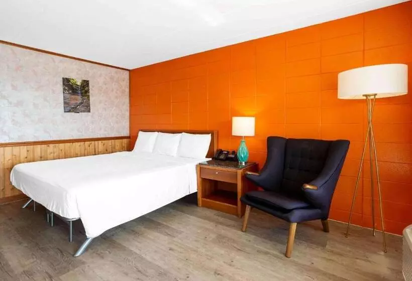 Отель Starved Rock Motor Inn Travelodge By Wyndham