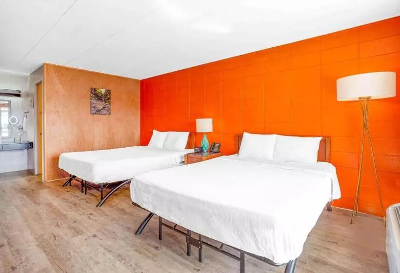 Отель Starved Rock Motor Inn Travelodge By Wyndham