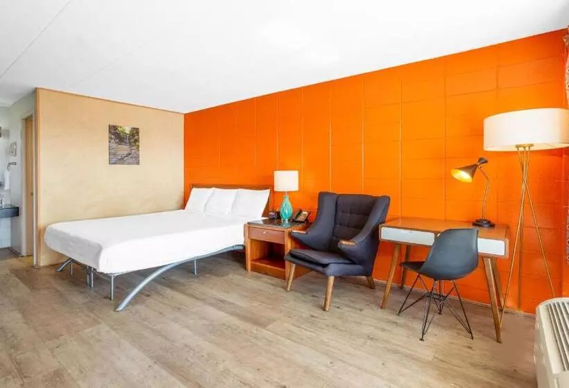 Отель Starved Rock Motor Inn Travelodge By Wyndham