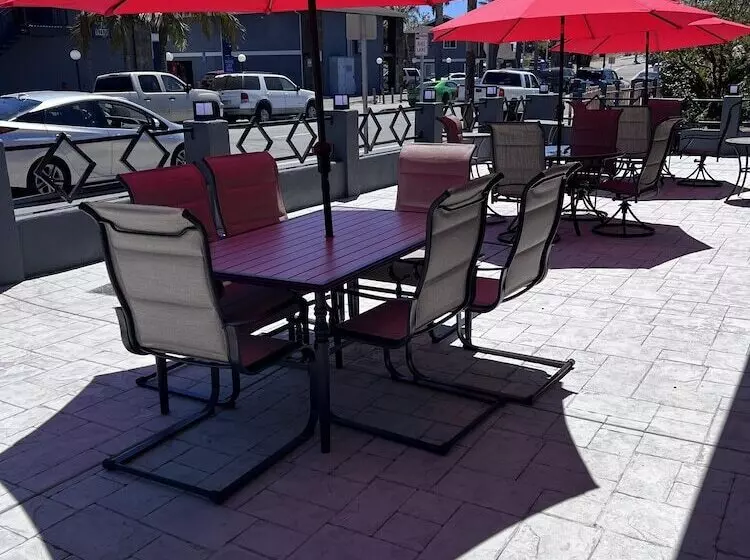 فندق Surf City Inn & Suites