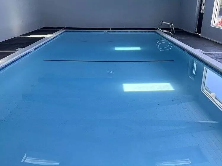 فندق Surf City Inn & Suites