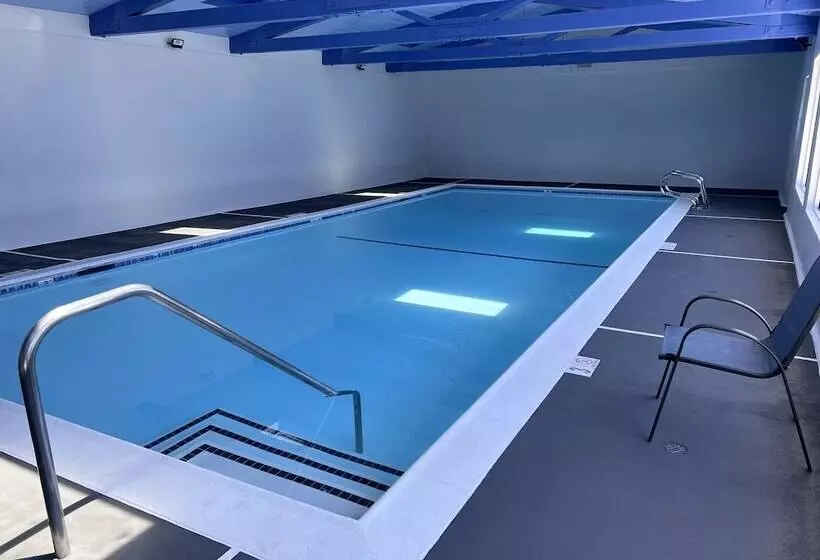 فندق Surf City Inn & Suites