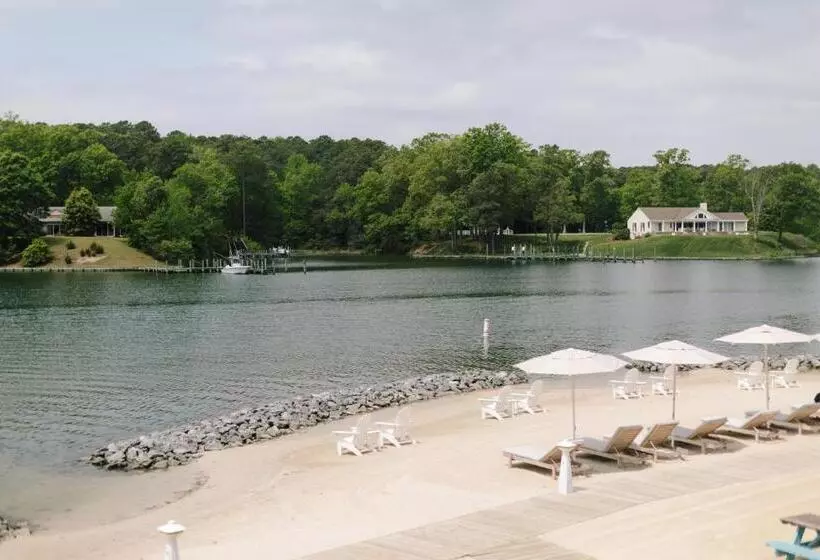 ホテル The Tides Inn