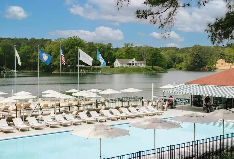 ホテル The Tides Inn