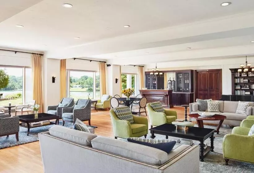 ホテル The Tides Inn