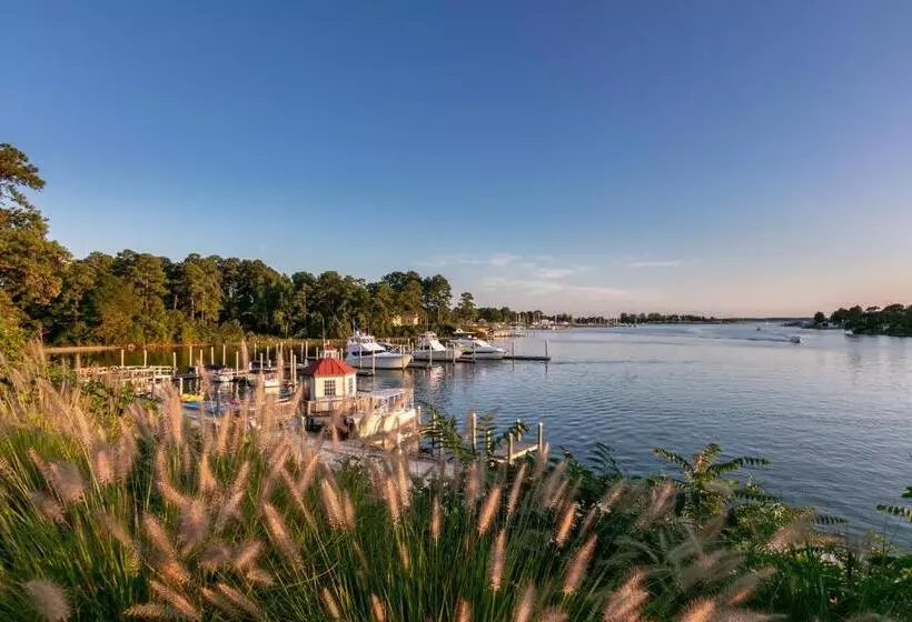 ホテル The Tides Inn