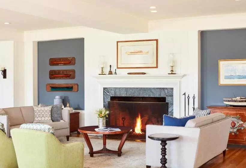 ホテル The Tides Inn