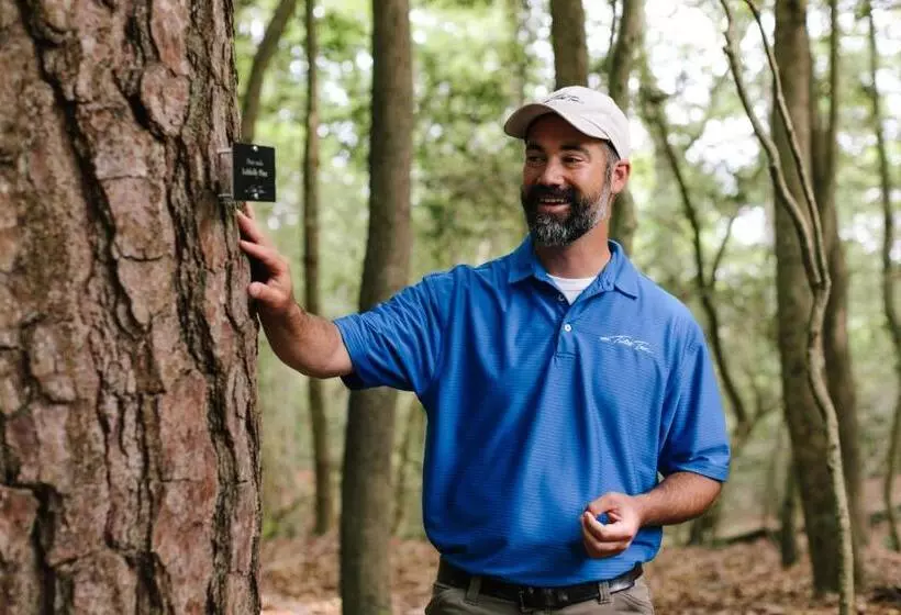 ホテル The Tides Inn