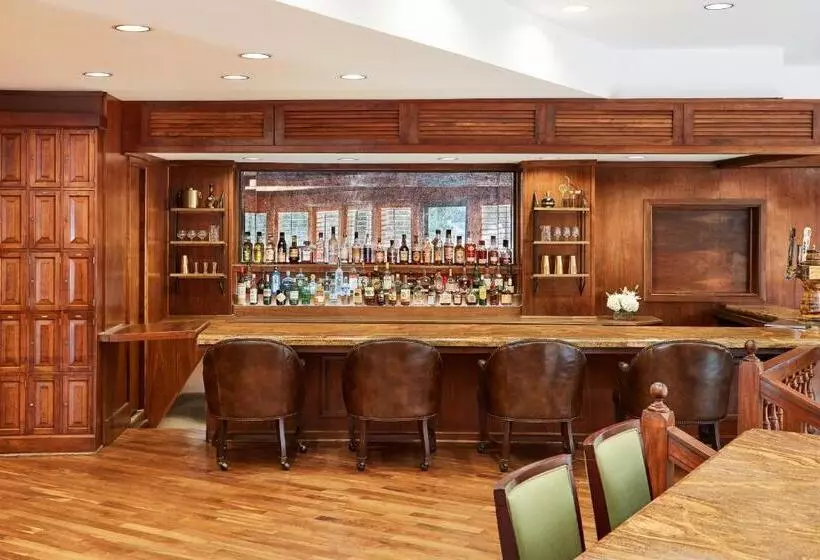 ホテル The Tides Inn