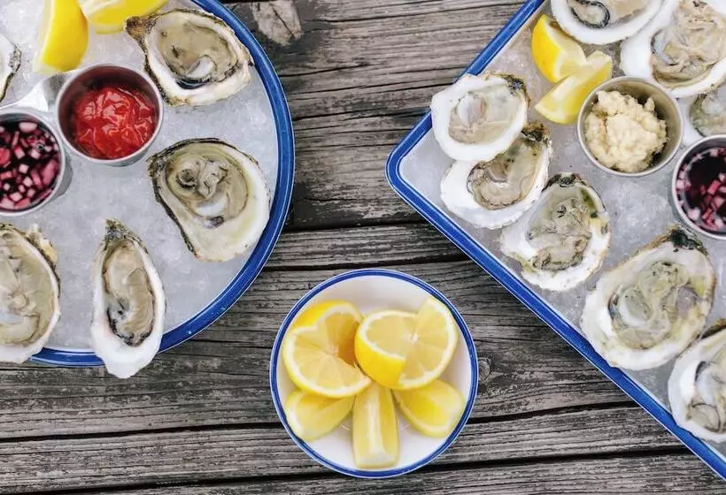 ホテル The Tides Inn