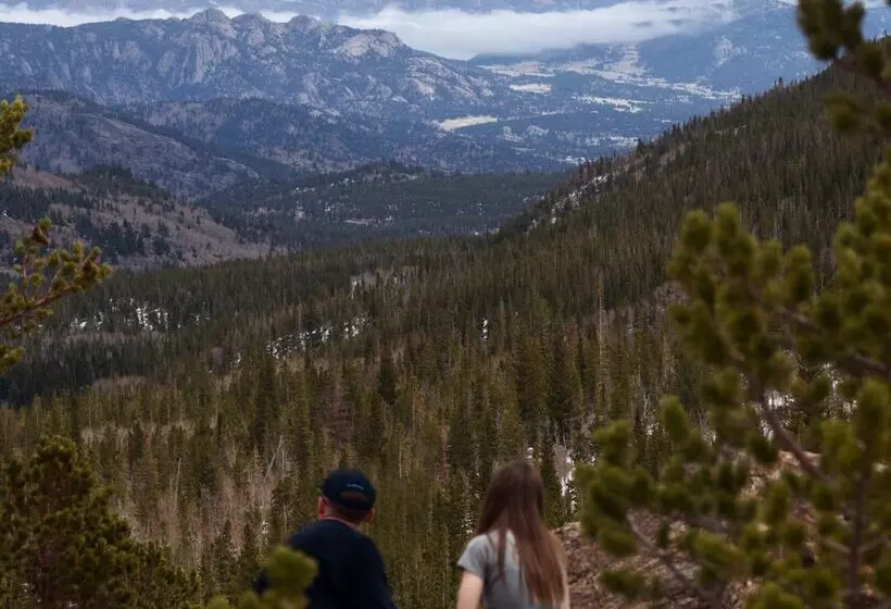 Отель Trailborn Rocky Mountains