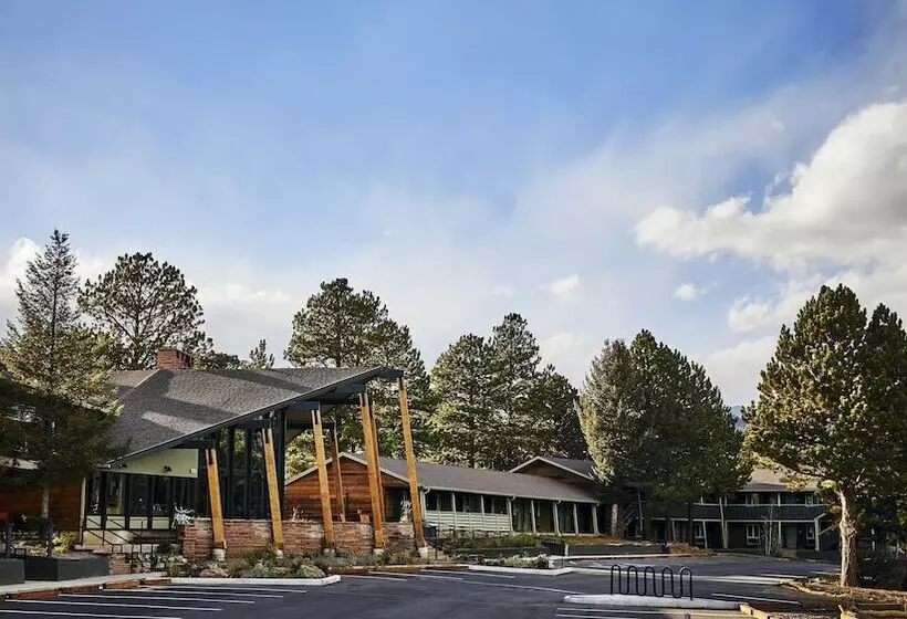 Отель Trailborn Rocky Mountains