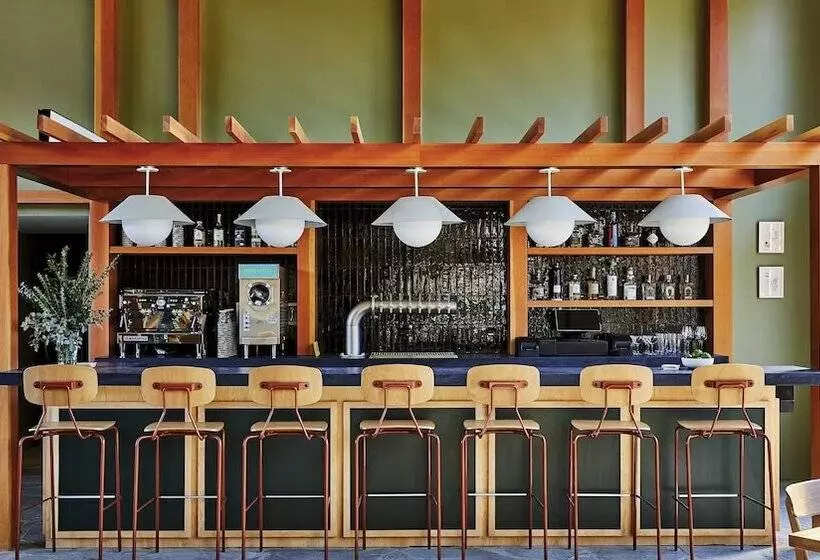 Отель Trailborn Rocky Mountains