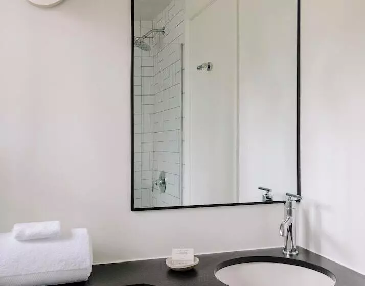 Отель Trailborn Rocky Mountains