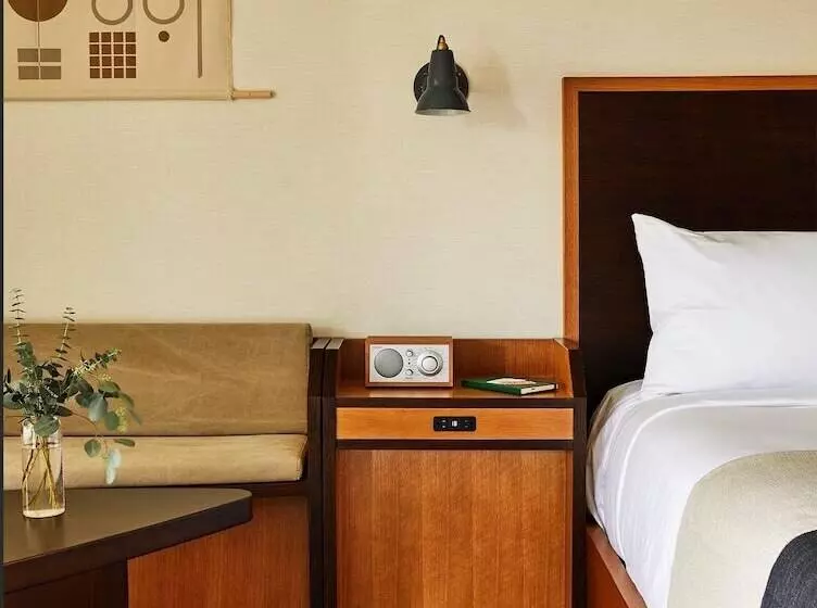 Отель Trailborn Rocky Mountains