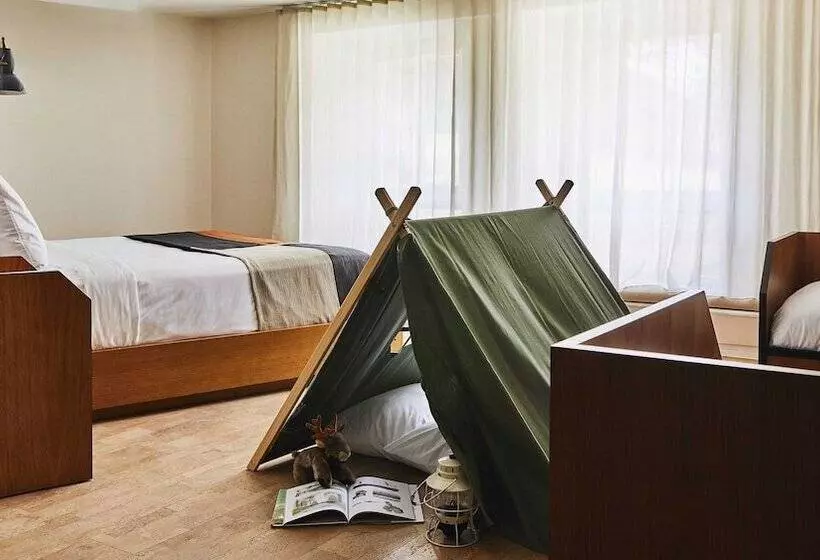 Отель Trailborn Rocky Mountains