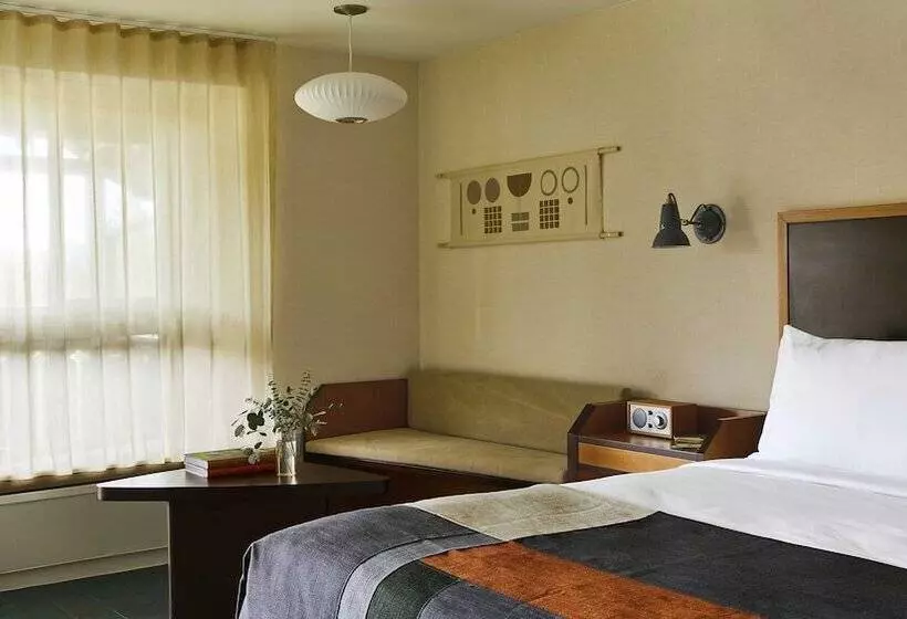 Отель Trailborn Rocky Mountains