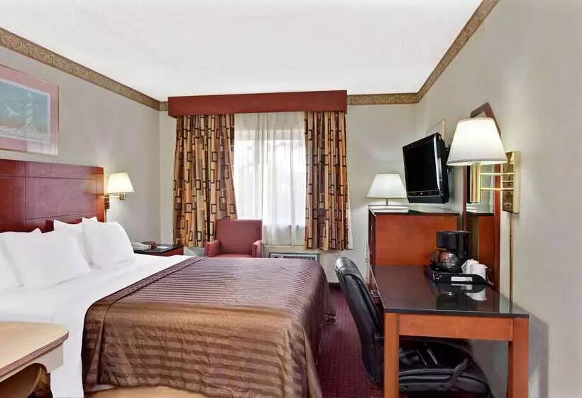 Отель Travelodge By Wyndham Burbankglendale