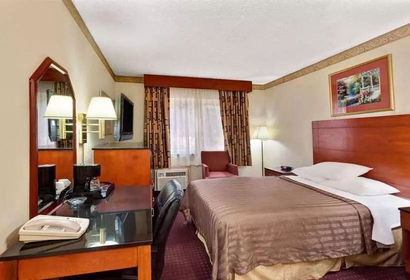 Отель Travelodge By Wyndham Burbankglendale