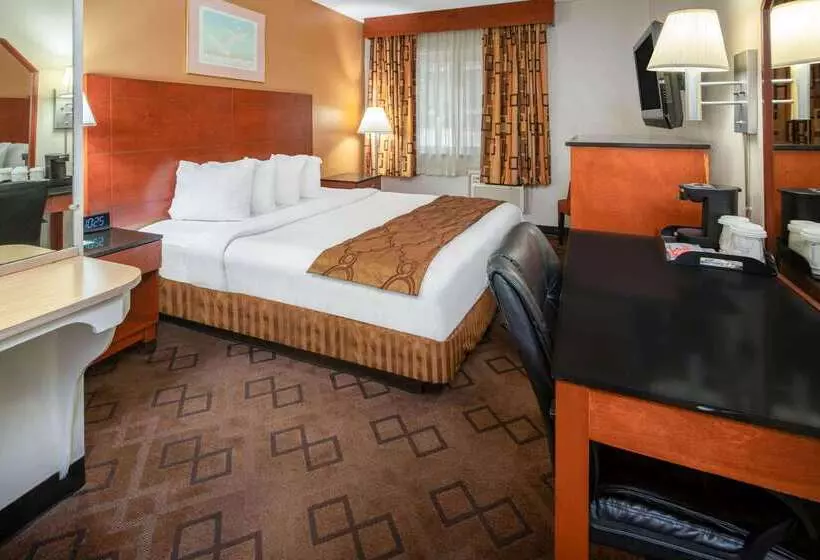 Отель Travelodge By Wyndham Burbankglendale