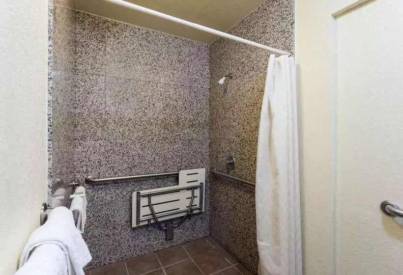 فندق Travelodge By Wyndham Long Beach Convention Center