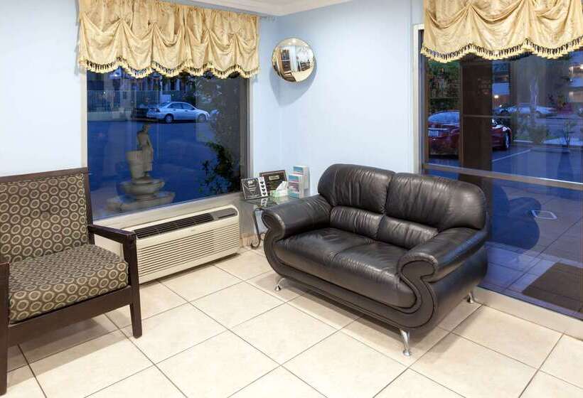 호텔 Travelodge By Wyndham Long Beach Convention Center