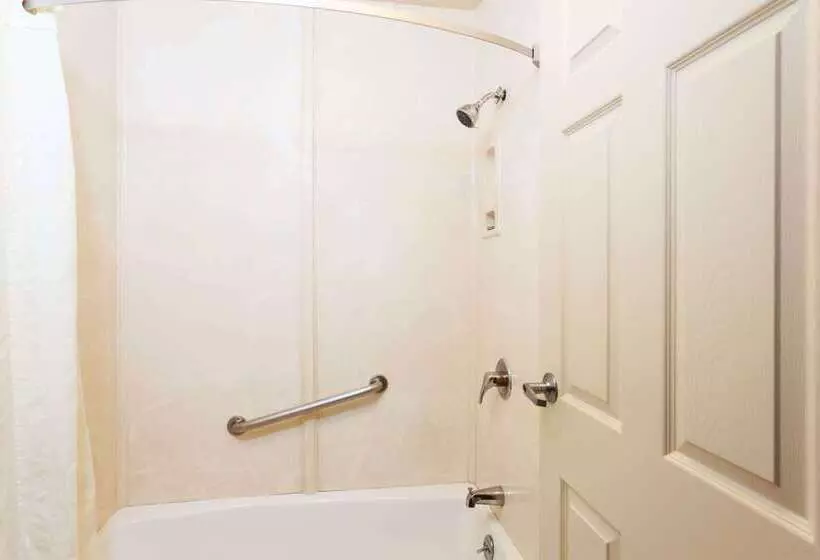 فندق Travelodge By Wyndham Long Beach Convention Center