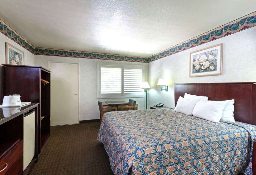 호텔 Travelodge By Wyndham Long Beach Convention Center