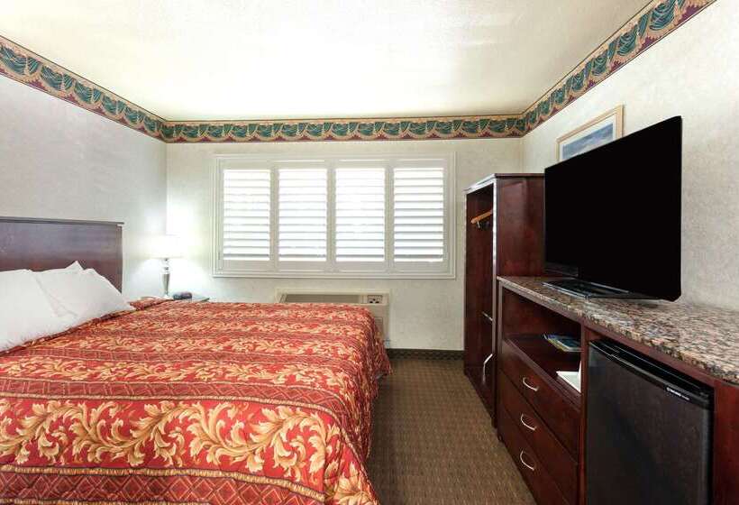 호텔 Travelodge By Wyndham Long Beach Convention Center