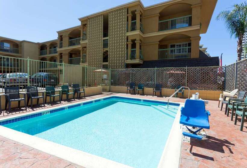 호텔 Travelodge By Wyndham Long Beach Convention Center