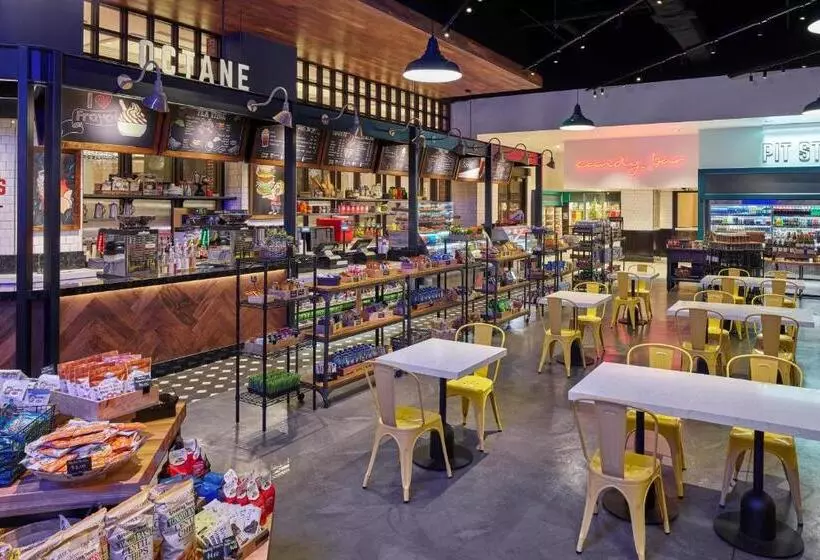 Отель Walt Disney World Dolphin