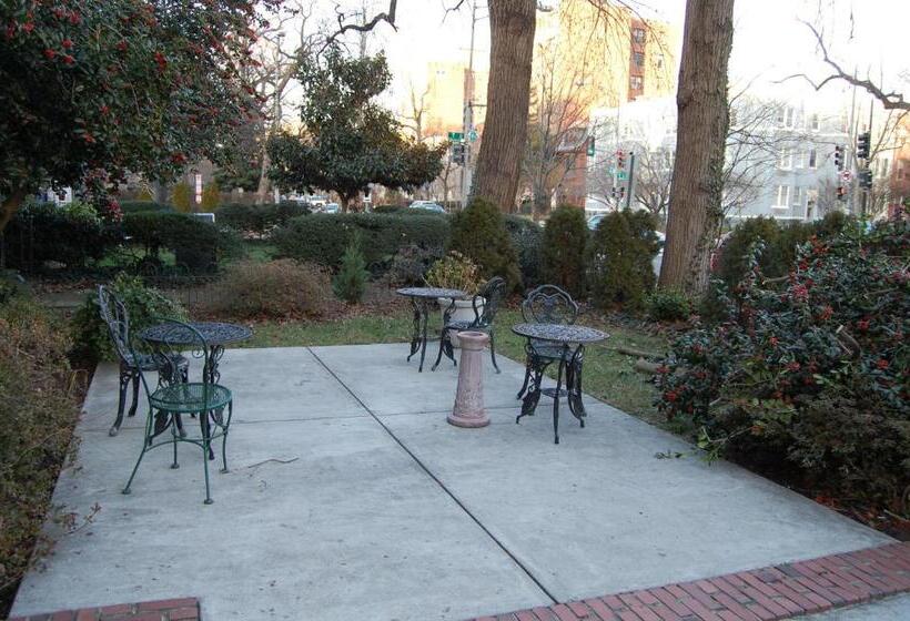 فندق Windsor Inn