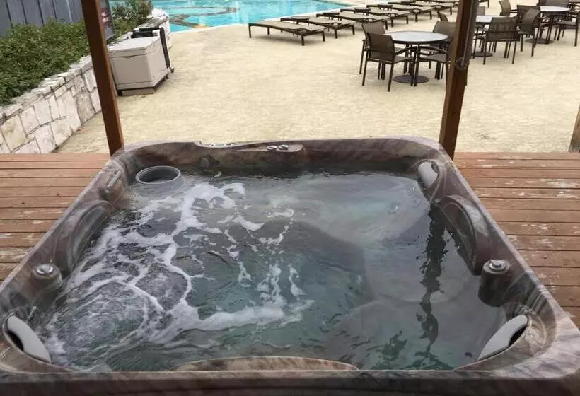 Y O Ranch Hotel And Conference Center