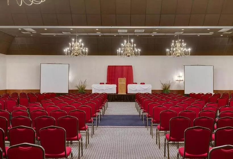 Y O Ranch Hotel And Conference Center