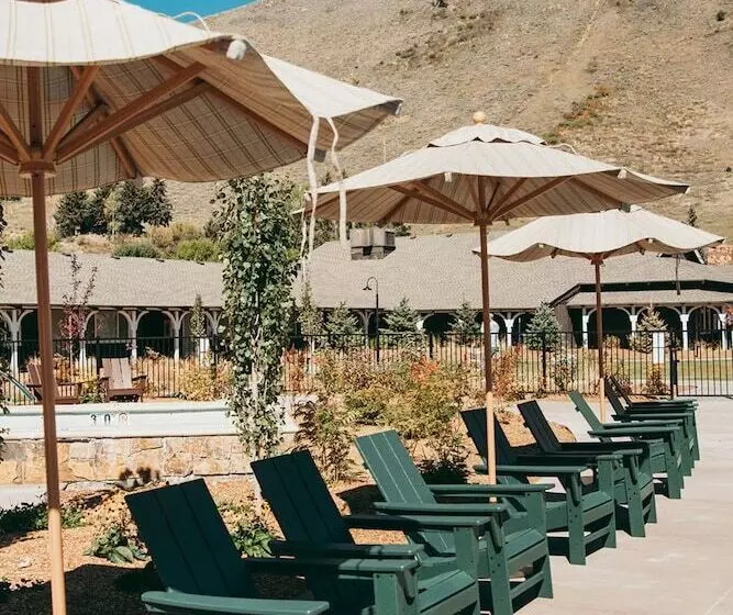 Мотель The Virginian Lodge