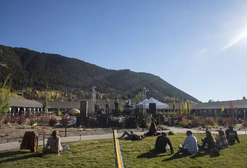 Мотель The Virginian Lodge