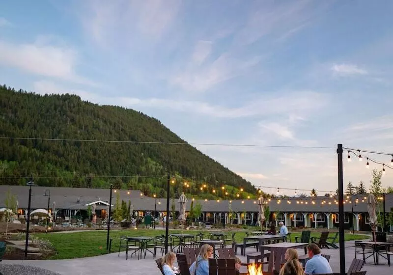 Мотель The Virginian Lodge