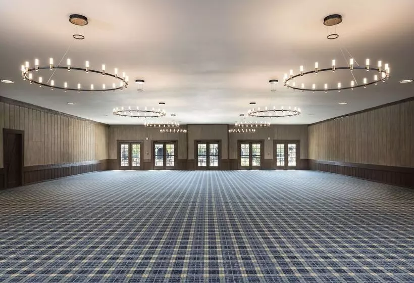 Мотель The Virginian Lodge